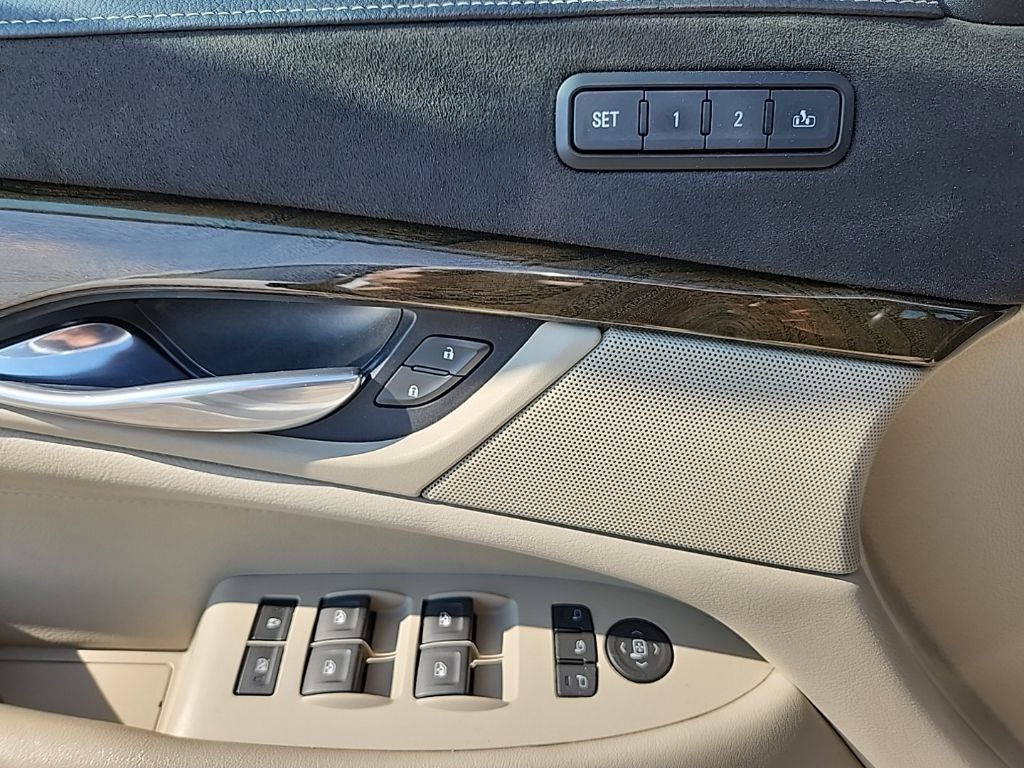 Certified 2018 Cadillac Escalade Premium Luxury AWD/4WD image 32