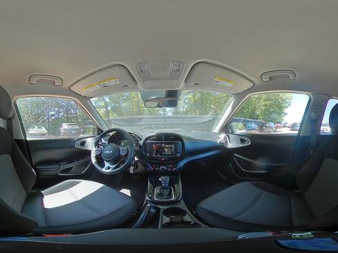 Used 2025 Kia Soul LX w/ LX Technology Package FWD image 40
