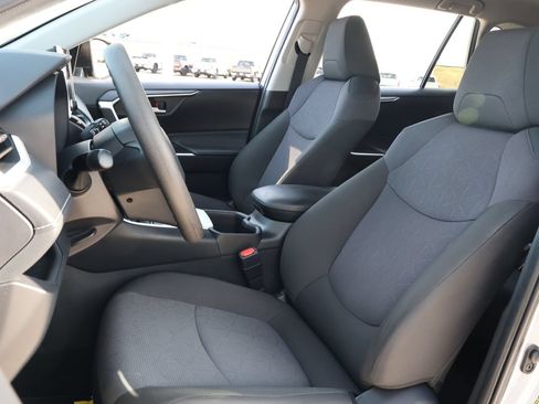 Used 2025 Toyota RAV4 XLE FWD image 27