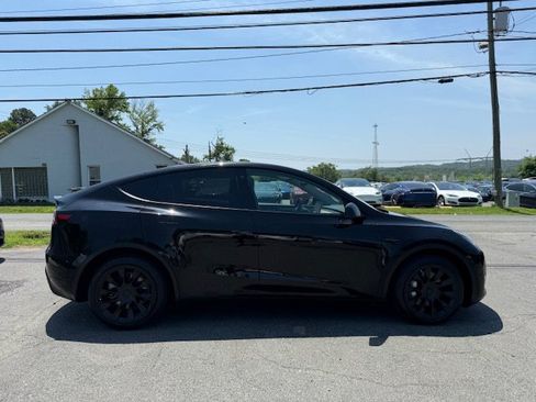 Used 2023 Tesla Model Y Long Range AWD/4WD image 6