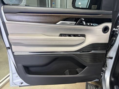 Used 2023 Jeep Grand Wagoneer Series II image 22