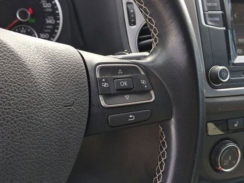 Used 2016 Volkswagen Tiguan S image 23