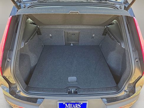 Certified 2025 Volvo XC40 B5 Core image 14