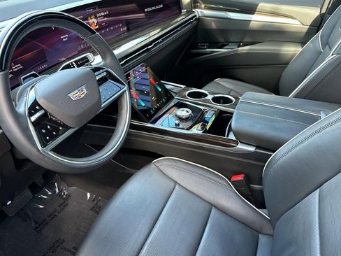 Used 2025 Cadillac Escalade Premium Luxury w/ LPO, Floor Liner Package AWD/4WD image 4