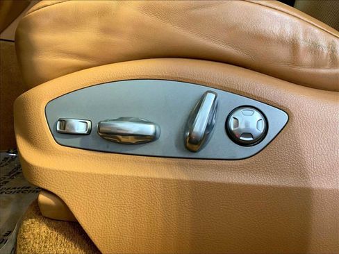 Used 2015 Porsche Cayenne Turbo image 39