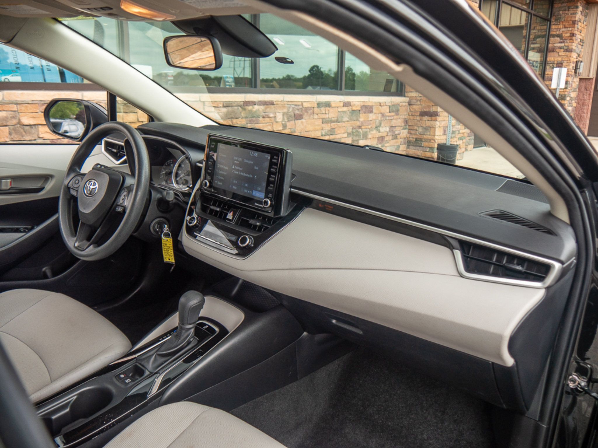 Used 2022 Toyota Corolla LE FWD image 14