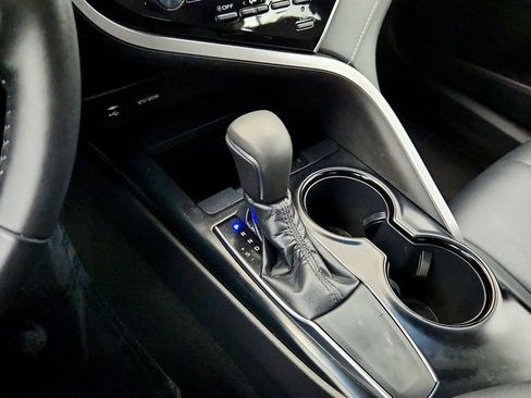 Used 2018 Toyota Camry SE w/ Convenience Package image 16