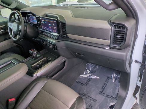 Used 2022 Chevrolet Silverado 1500 ZR2 w/ Technology Package AWD/4WD image 28