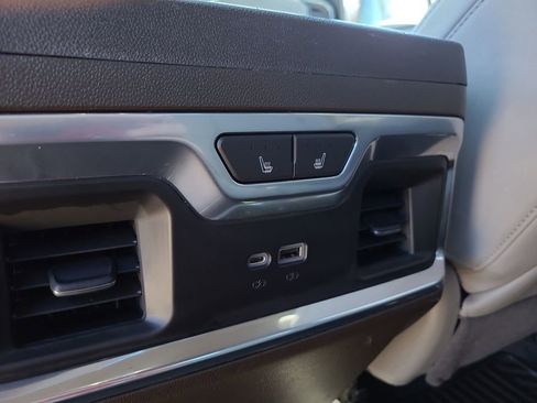 Used 2022 Chevrolet Silverado 1500 LTZ w/ LTZ Premium Package image 11