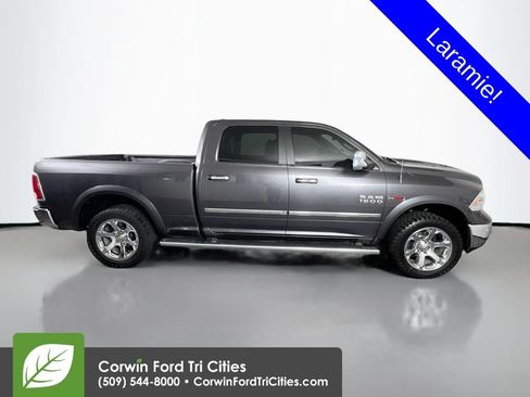 Used 2016 RAM 1500 Laramie w/ Convenience Group AWD/4WD image 17