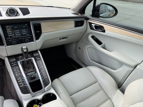 Used 2016 Porsche Macan Turbo image 28
