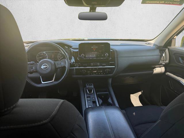 Used 2024 Nissan Pathfinder SV FWD image 19