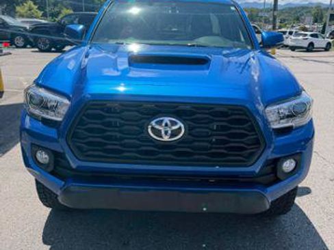 Used 2017 Toyota Tacoma TRD Sport w/ Tow Package AWD/4WD image 3