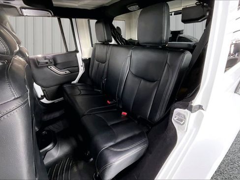Used 2018 Jeep Wrangler Unlimited Sahara AWD/4WD image 22