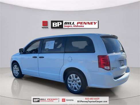 Used 2020 Dodge Grand Caravan SE image 3