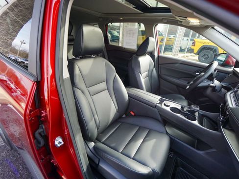 Used 2022 Nissan Rogue SV w/ SV Premium Package image 32