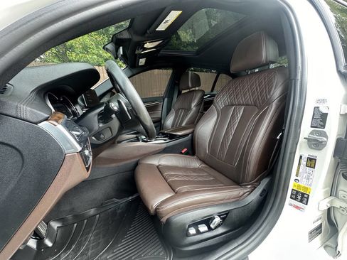 Used 2018 BMW M550i xDrive image 6