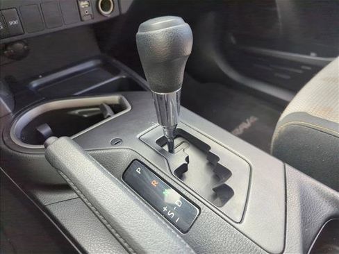 Used 2018 Toyota RAV4 LE Plus image 10