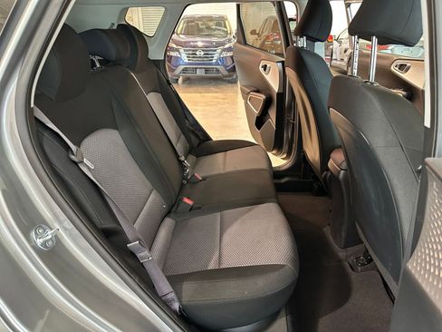 Used 2025 Kia Soul LX w/ LX Technology Package FWD image 36