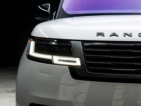 Used 2023 Land Rover Range Rover SV AWD/4WD image 7