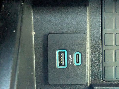 Used 2021 Ford Expedition XLT image 28