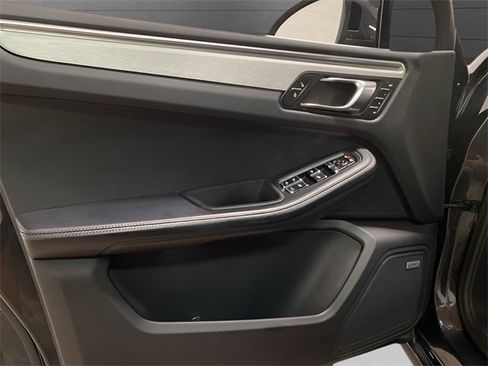 Used 2017 Porsche Macan GTS w/ Premium Package Plus image 21