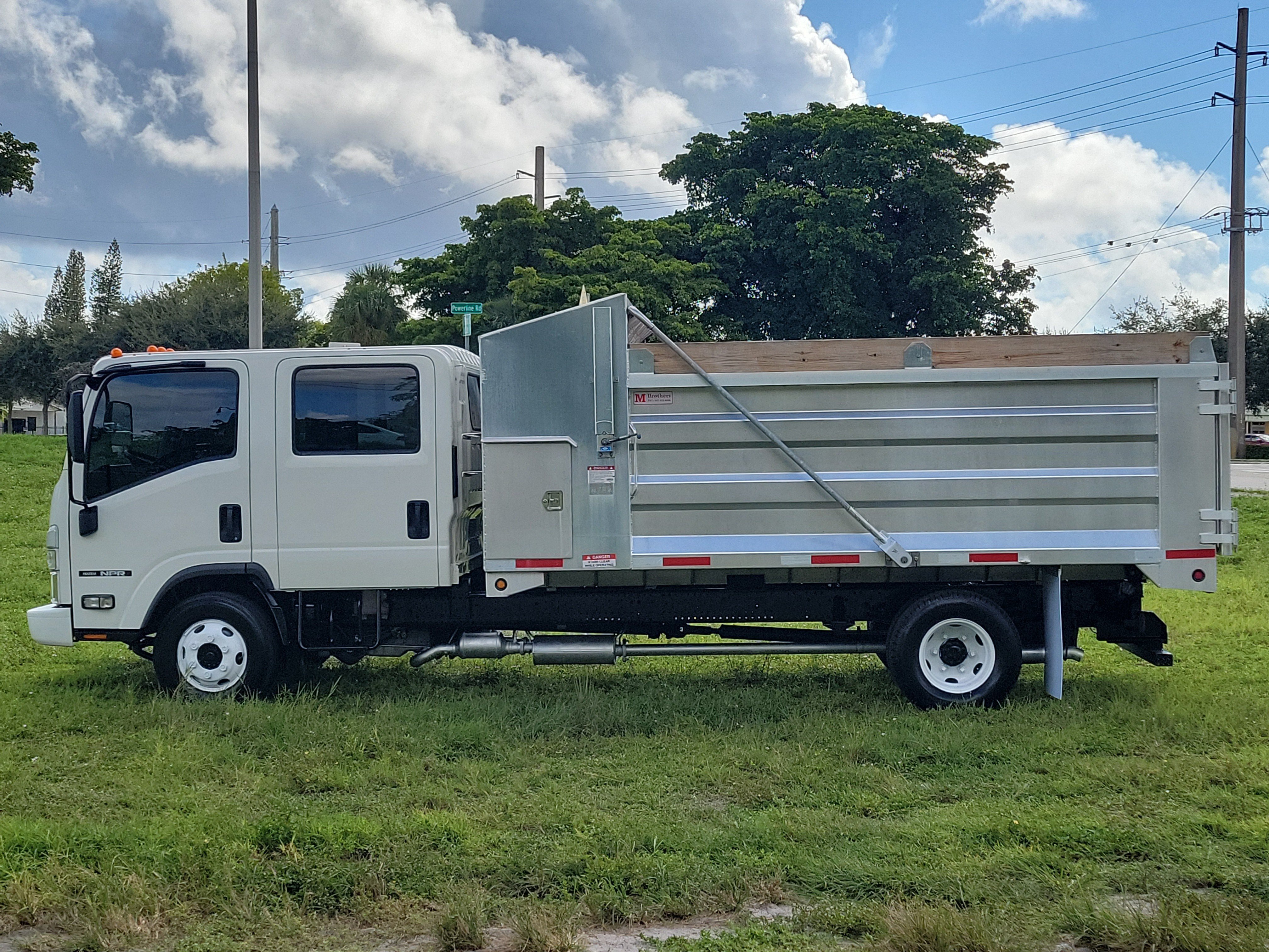 Used 2024 Isuzu NPR RWD image 6