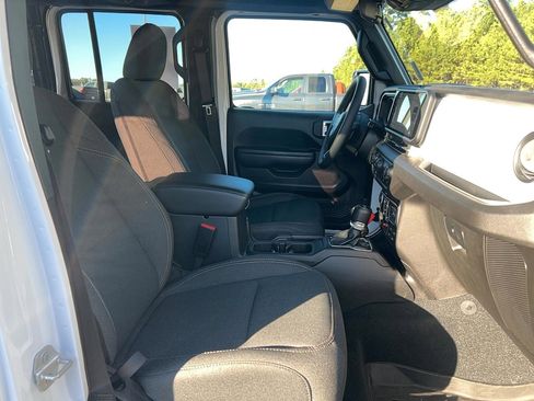 Used 2024 Jeep Wrangler Willys image 26