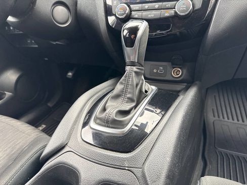 Used 2020 Nissan Rogue SV FWD image 18