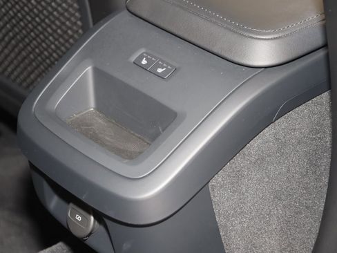 Used 2024 Volvo V60 B5 Cross Country Plus image 15