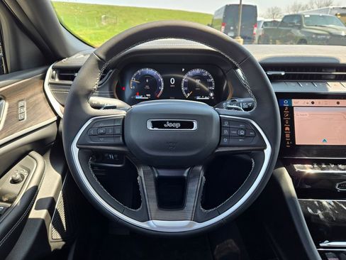 New 2026 Jeep Grand Cherokee L Limited AWD/4WD image 17