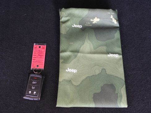 Used 2025 Jeep Grand Cherokee Altitude AWD/4WD image 30