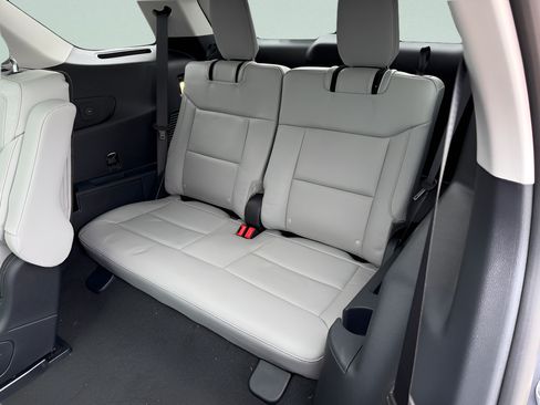 New 2026 Ford Explorer Active w/ Active Comfort Package AWD/4WD image 7