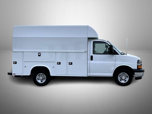 New 2025 Chevrolet Express 3500 w/ Power Convenience Package image 4