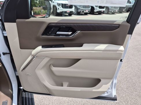 New 2026 GMC Yukon Denali w/ Sun & Power Step Package AWD/4WD image 39