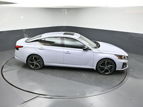 New 2025 Nissan Altima 2.5 SR image 37