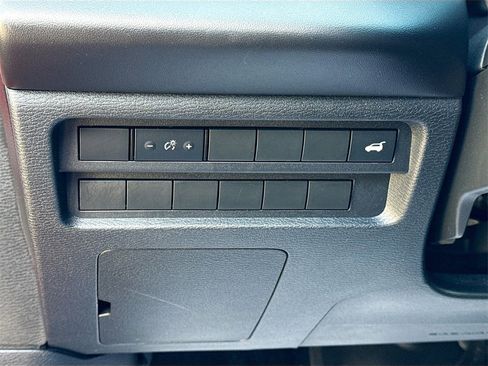 Used 2024 Mitsubishi Outlander SE image 11