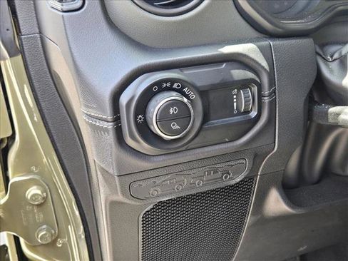 Used 2025 Jeep Gladiator Mojave w/ Safety Group AWD/4WD image 11
