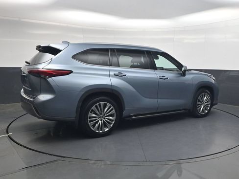Used 2022 Toyota Highlander Platinum AWD/4WD image 4