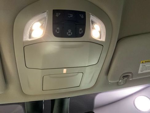 Used 2022 Chrysler Pacifica Touring-L FWD image 22