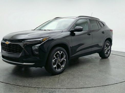 Used 2025 Chevrolet Trax LT image 3