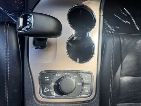 Used 2015 Jeep Grand Cherokee Overland w/ Advanced Technology Group AWD/4WD image 20
