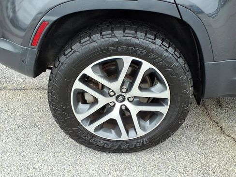 Used 2022 Land Rover Defender 110 SE image 11