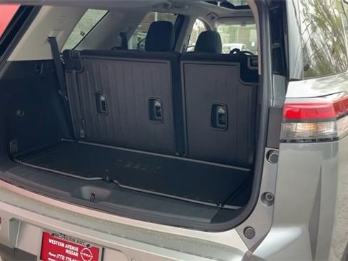 New 2025 Nissan Pathfinder Platinum image 26