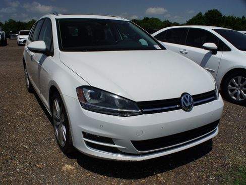 Used 2017 Volkswagen Golf SE FWD image 3