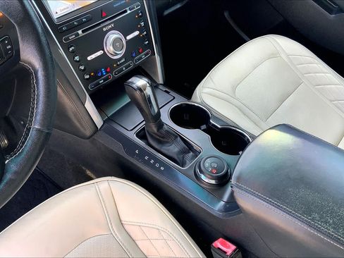 Used 2017 Ford Explorer Platinum AWD/4WD image 17