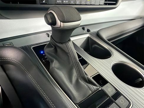 Used 2025 Toyota Sienna XLE image 31