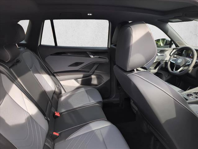 New 2026 Volkswagen Tiguan SE R-Line FWD image 26