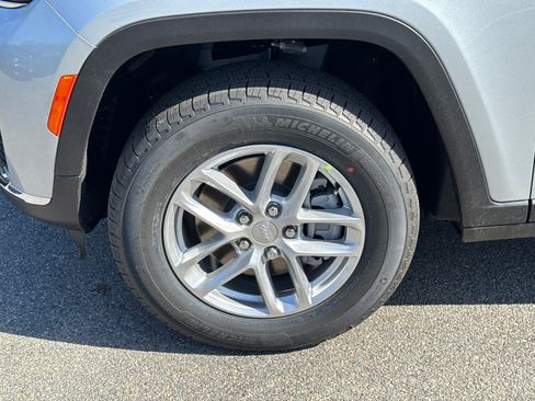New 2025 Jeep Grand Cherokee L Laredo image 10