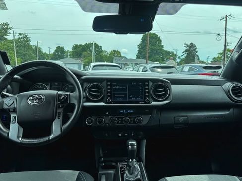 Used 2021 Toyota Tacoma TRD Sport AWD/4WD image 19